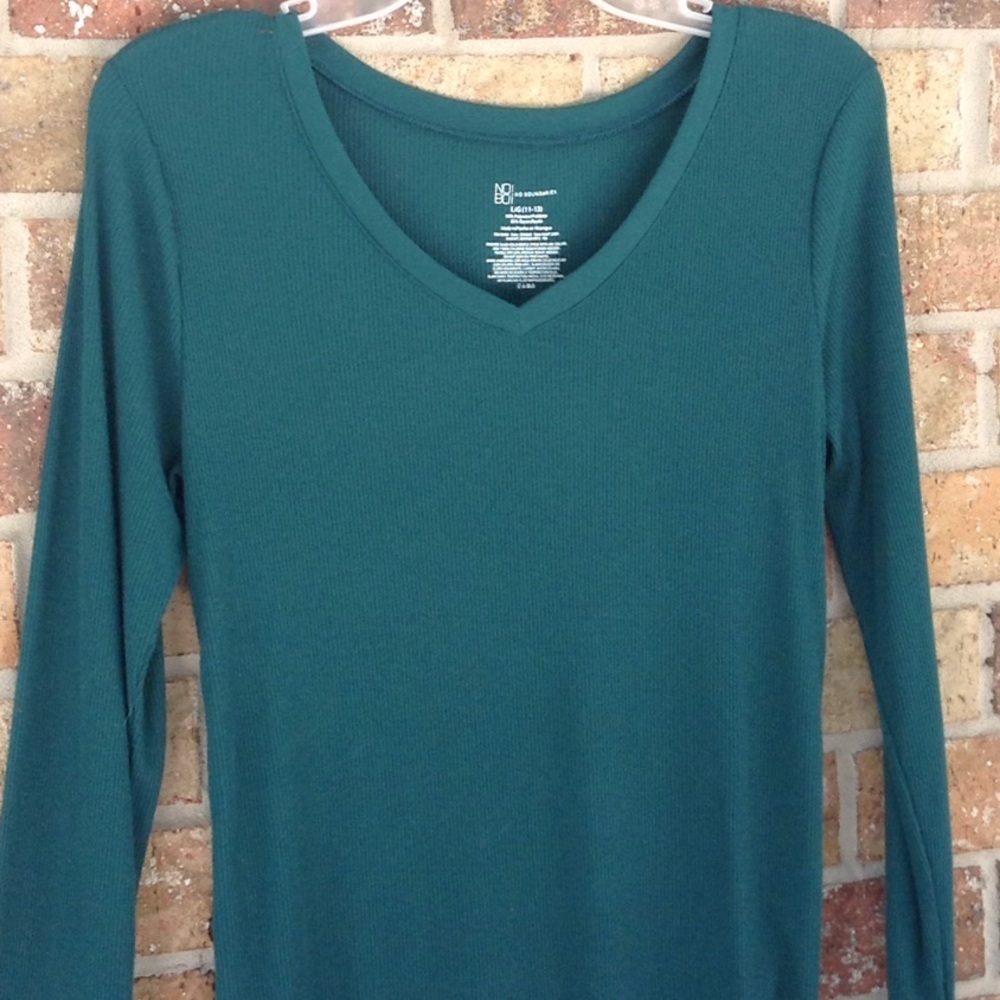 Long sleeve v neck tee